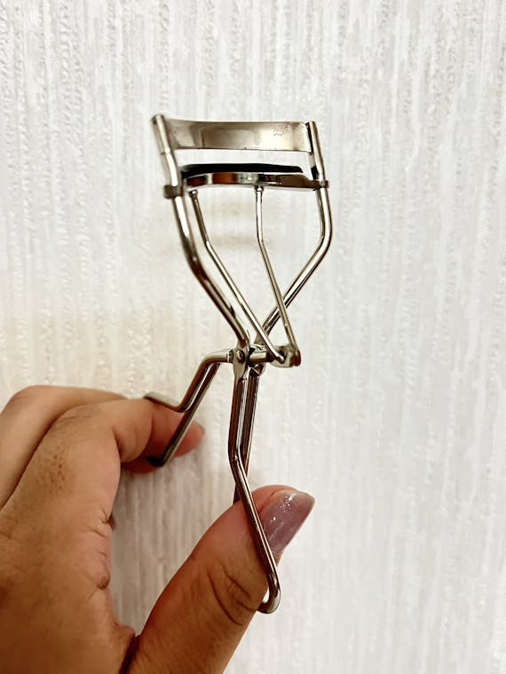 資生堂ビューラー持ち